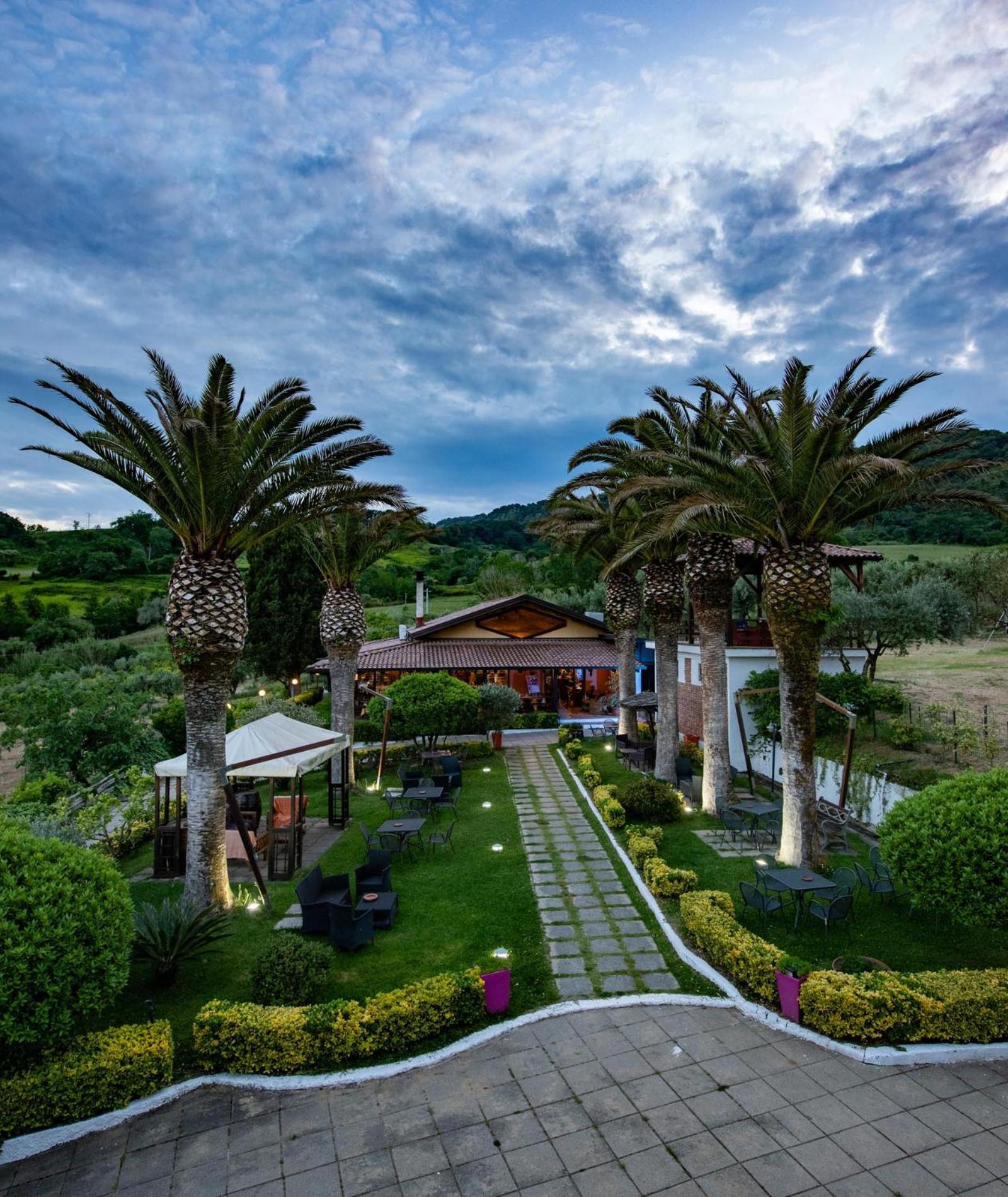 Il Borgo Sul Lago Пицо Екстериор снимка